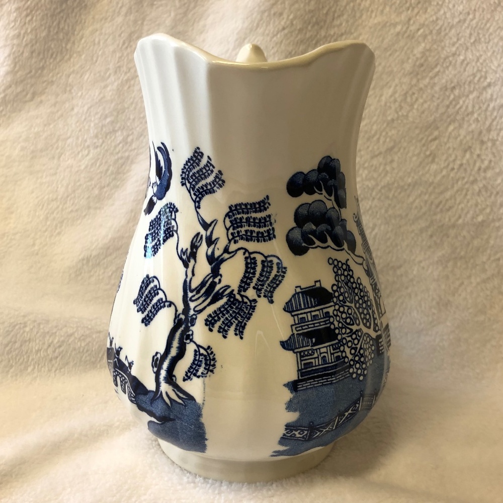 Royal Wessex Blue Willow milk jug or pitcher made in England chinoiserie vase - Picture 5 of 10